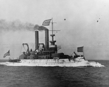 USS Iowa - NH 73976