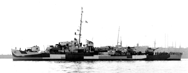 USS Jaccard (DE-355) at Boston, Massachusetts (USA) on 28 September 1944 (BS 73396)