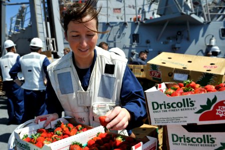 USS Jason Dunham replenishment 120930-N-XQ375-194