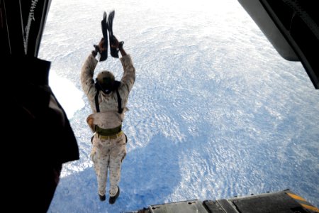 USS Iwo Jima (LHD 7) 150527-N-JN023-076 (17565934593)
