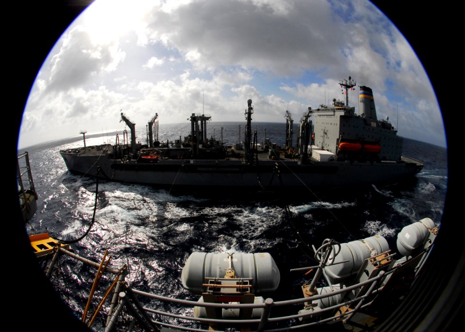 USS Iwo Jima gets a fill up DVIDS114197