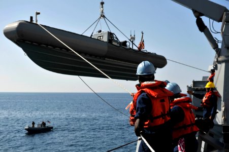 USS Jason Dunham activity 121221-N-XQ375-015
