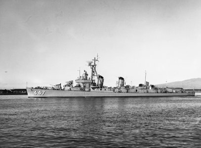 USS Jenkins (DDE-447) at Pearl Harbor, Hawaii (USA), on 14 January 1953 (NH 107449)