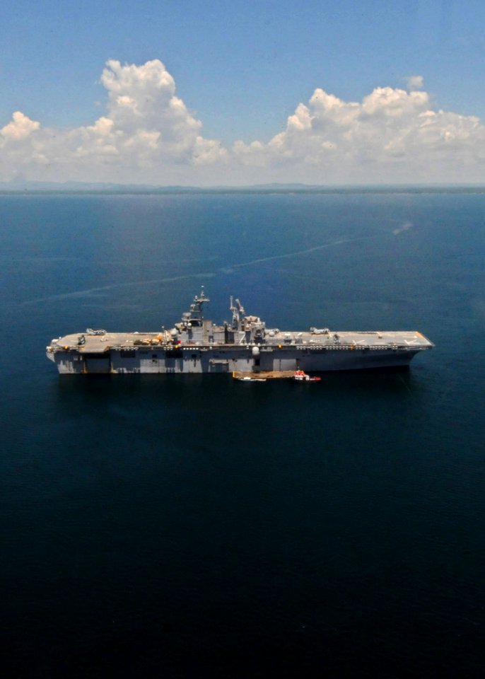 USS Iwo Jima 100815-N-OR551-302