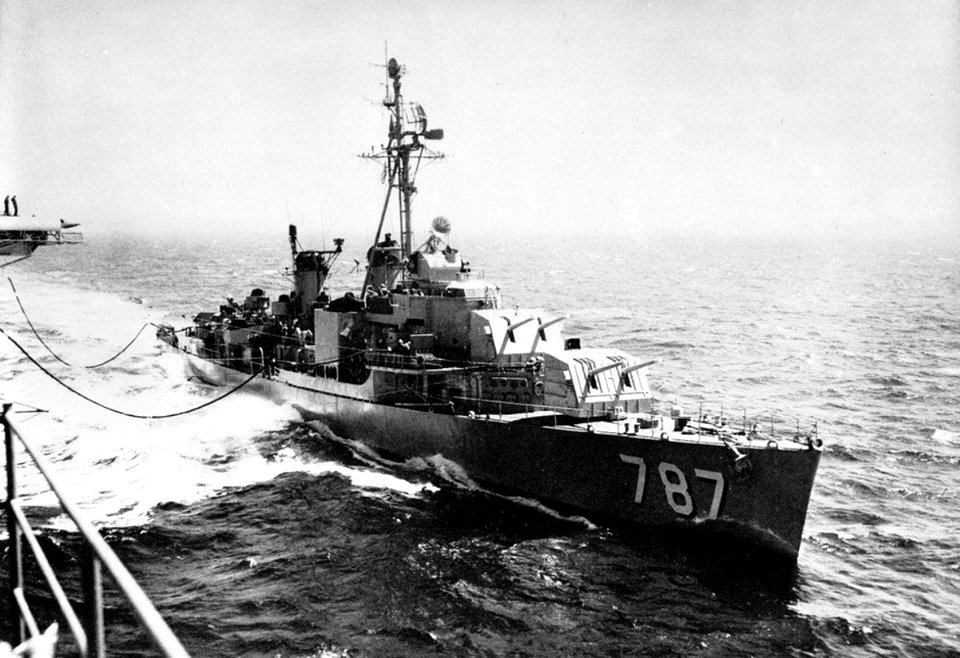USS James E. Kyes (DD-787) refuels from USS Bon Homme Richard (CVA-31) c1959