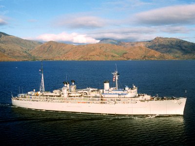 USS Jason (AR-8) underway in 1993