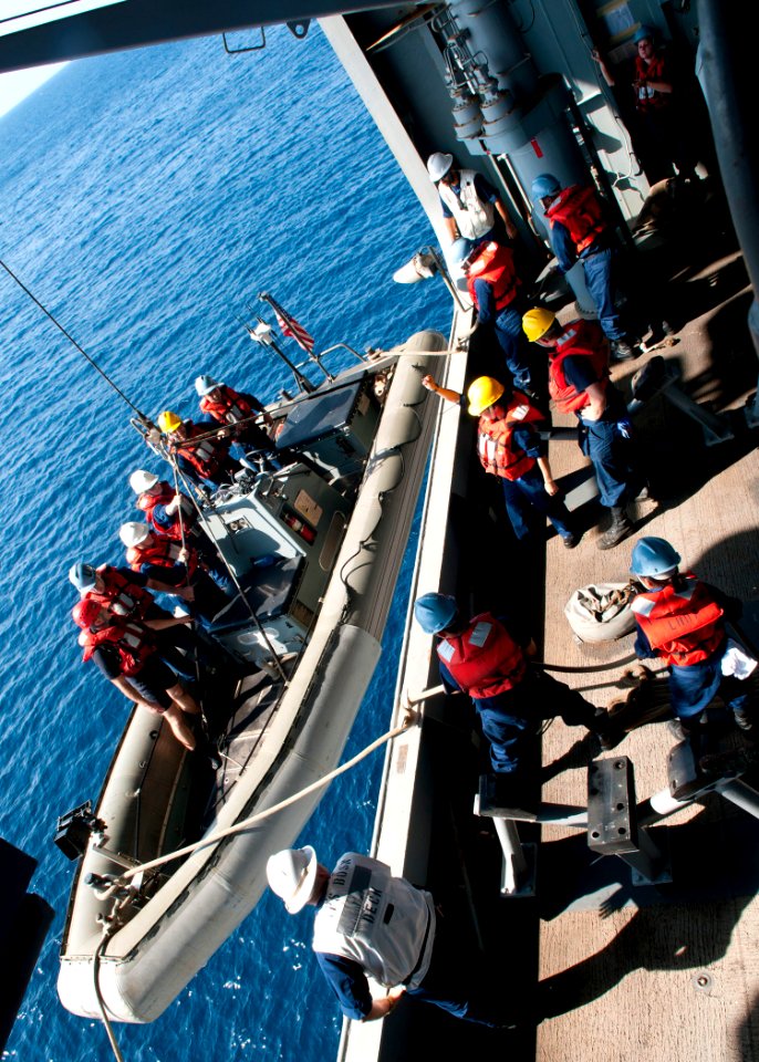 USS Iwo Jima lowers RHIB 121018-N-VE788-032