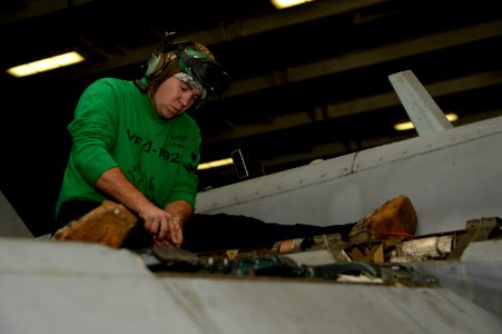USS John C. Stennis 121203-N-DC740-009