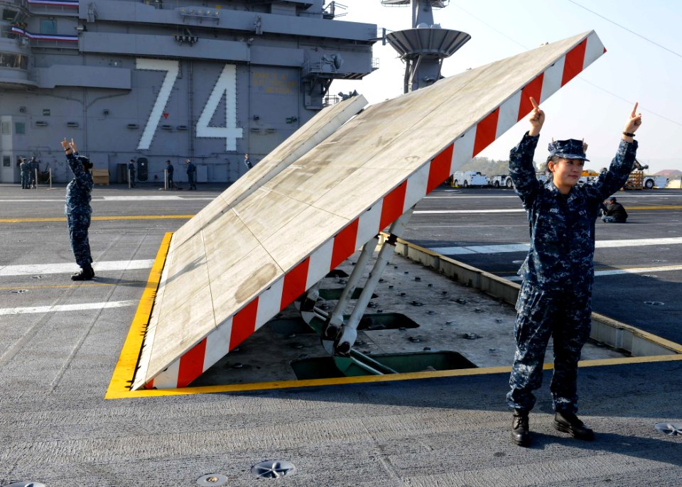 USS John C. Stennis 150121-N-XX566-033
