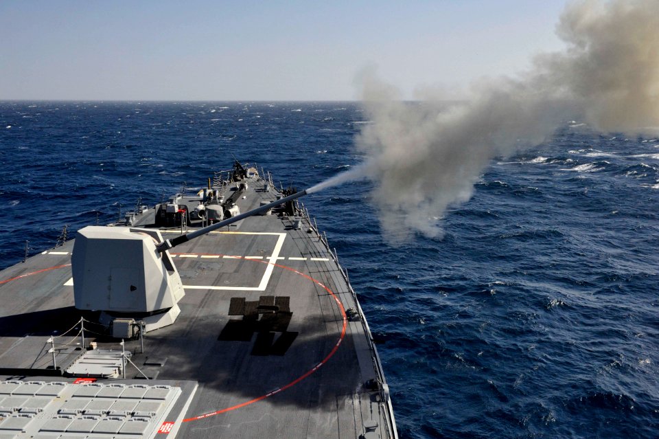 USS Jason Dunham fires a 5-inch deck gun. (8382933077)