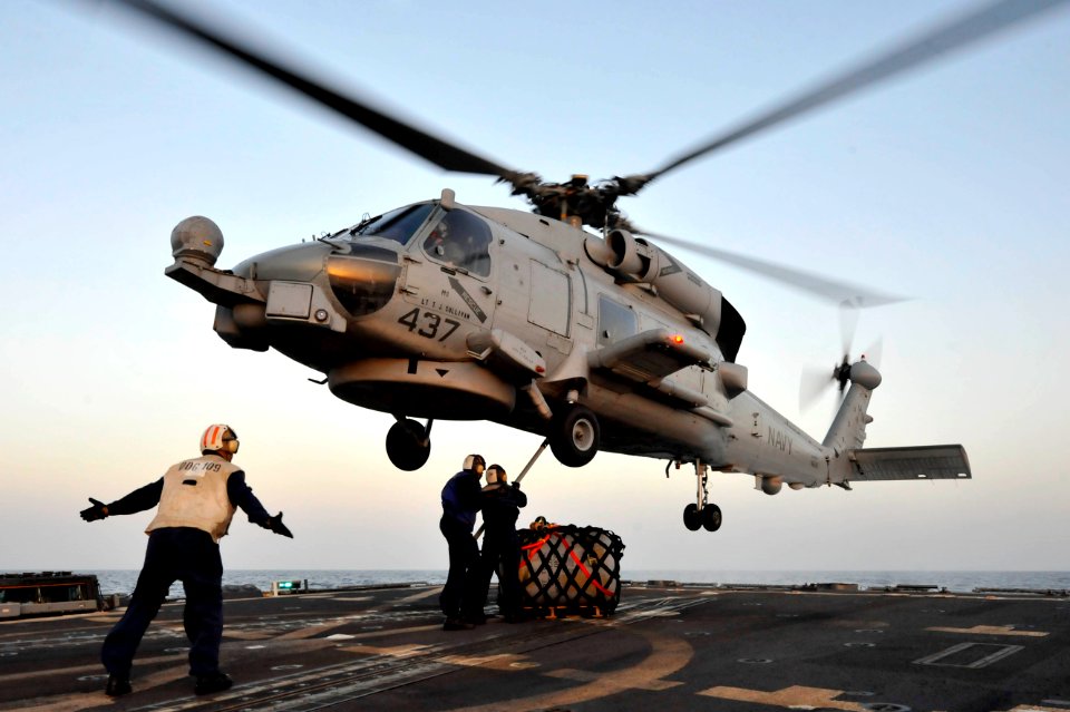USS Jason Dunham conducts a vertical replenishment. (8559251459)