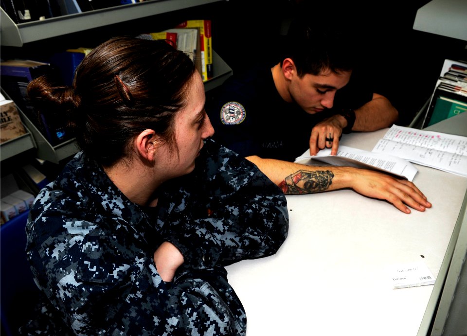 USS John C. Stennis action 130207-N-YW024-060