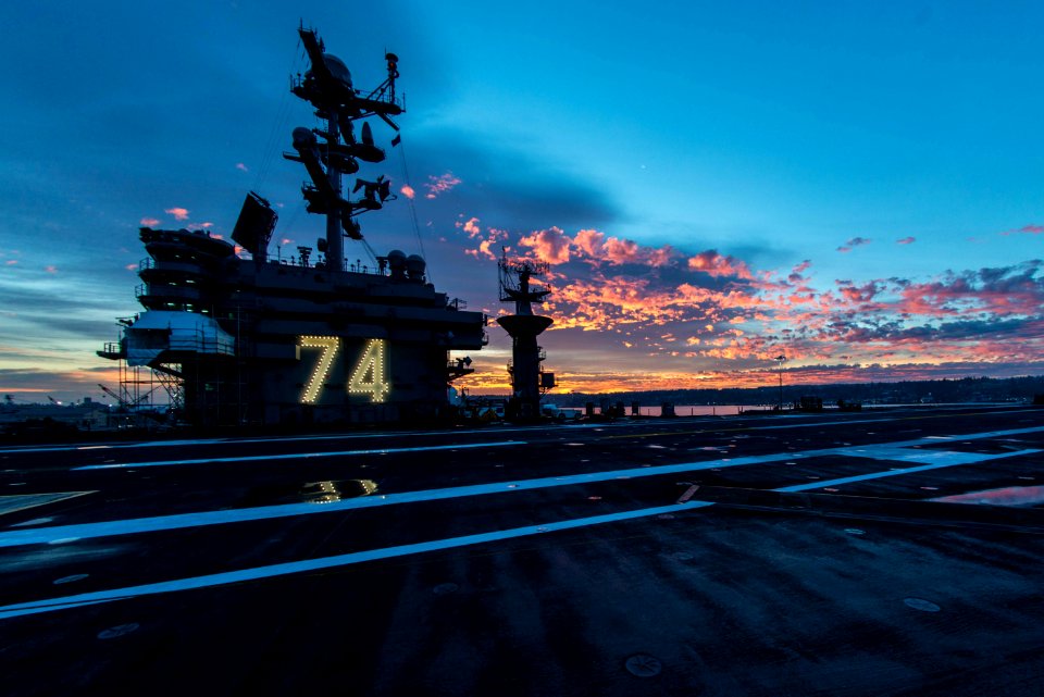 USS John C. Stennis (CVN 74) operations 151009-N-XX566-009