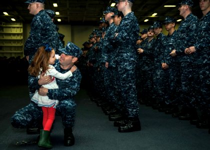USS John C. Stennis (CVN 74) operations 151209-N-BR087-012