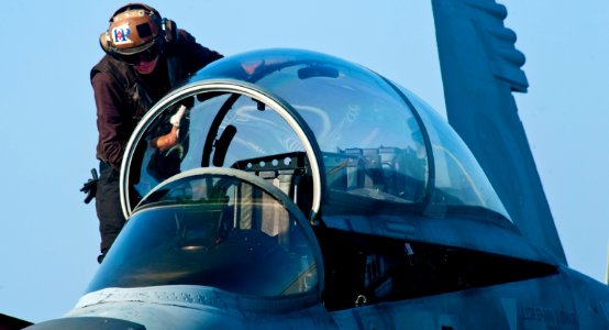USS John C. Stennis 121029-N-OY799-148