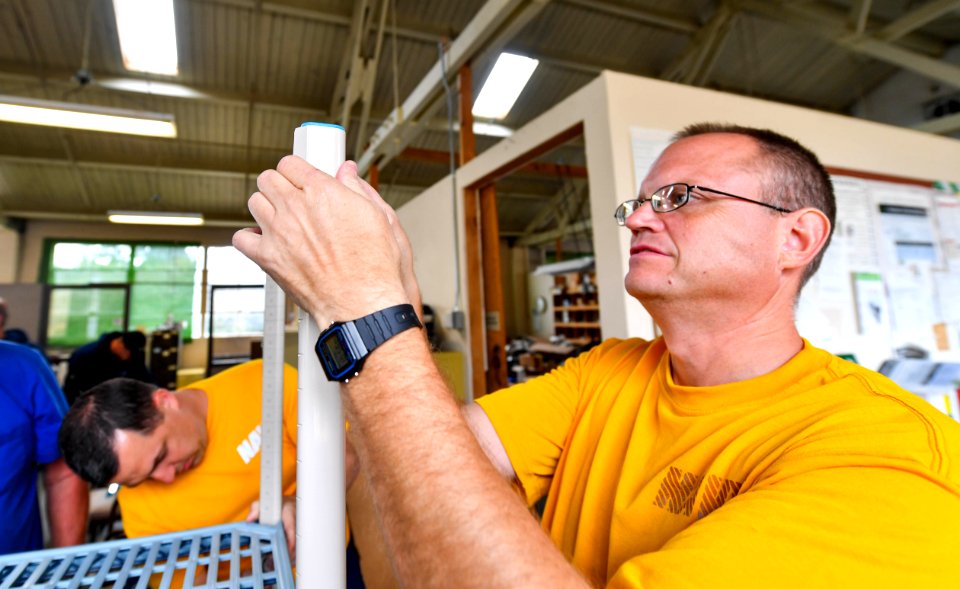 USS John C. Stennis Chief selectees clean Retsil Veterans Home 160901-N-EC099-137