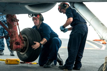 USS John C. Stennis operations 150714-N-XX566-029