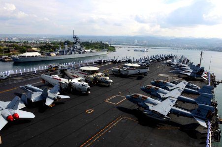 USS John C. Stennis enters Pearl Harbor. (8675860902)