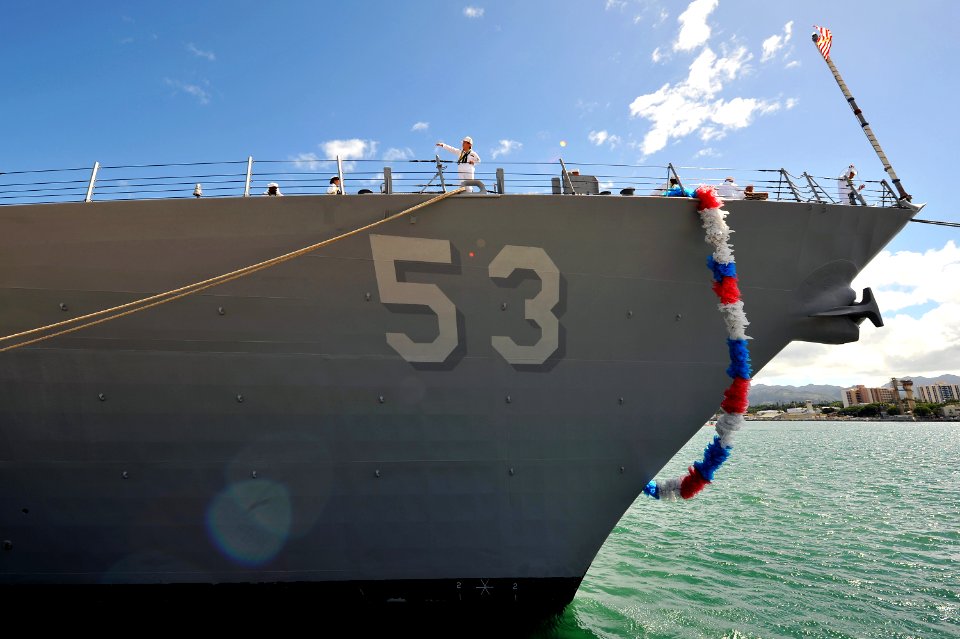 USS John Paul Jones arrives at new home port, Pearl Harbor 140815-N-IU636-154