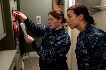 USS John C. Stennis sailors conduct training 160105-N-DA737-006