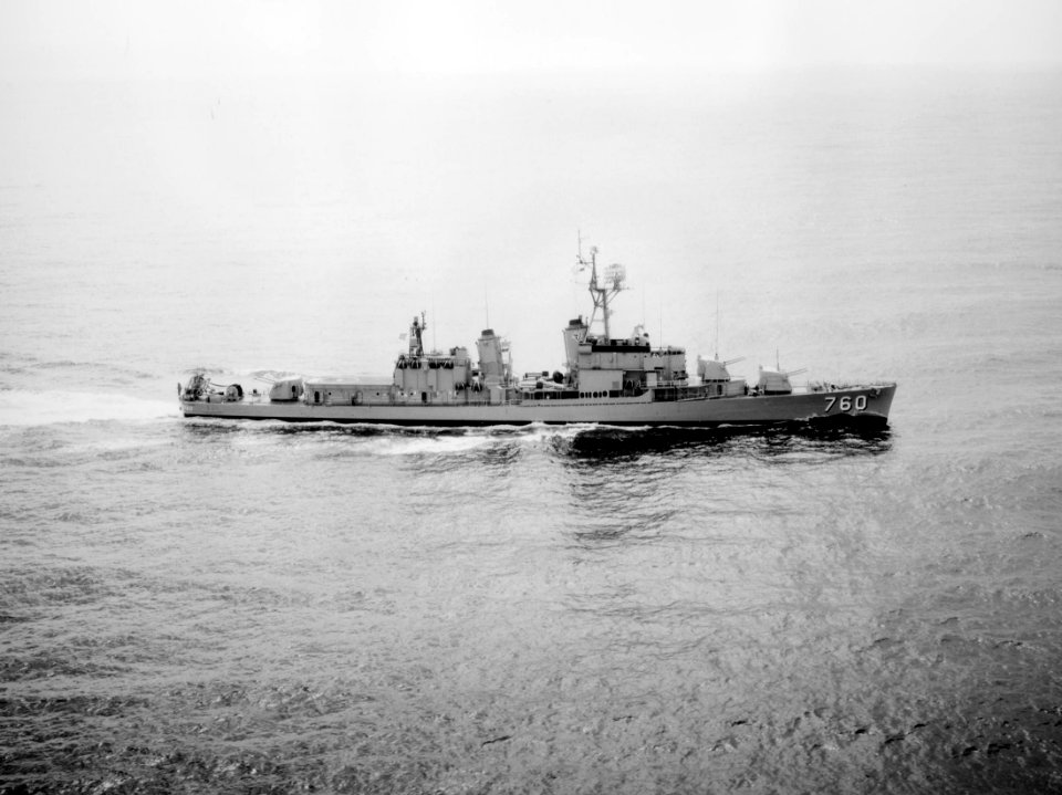 USS John W. Thomason (DD-760) underway c1961