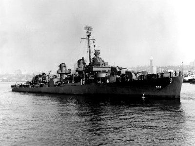 USS Johnston (DD-557) underway on 27 October 1943 (NH 63495) photo