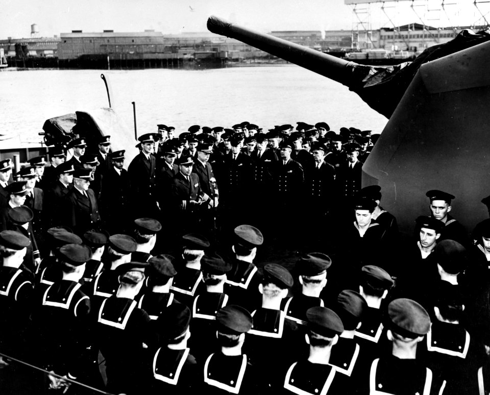 USS Johnston (DD-557) commissioning ceremonies (DD-557) at Seattle, Washington (USA), on 27 October 1943 (NH 63368)