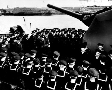 USS Johnston (DD-557) commissioning ceremonies (DD-557) at Seattle, Washington (USA), on 27 October 1943 (NH 63368) photo