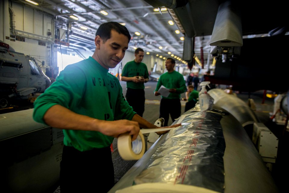 USS John C. Stennis sailors conduct maintenance 150825-N-DA737-010