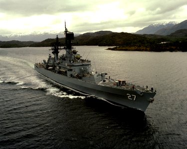 USS Josephus Daniels (CG-27) underway in the Strait of Magellan on 1 July 1990 (6475072)