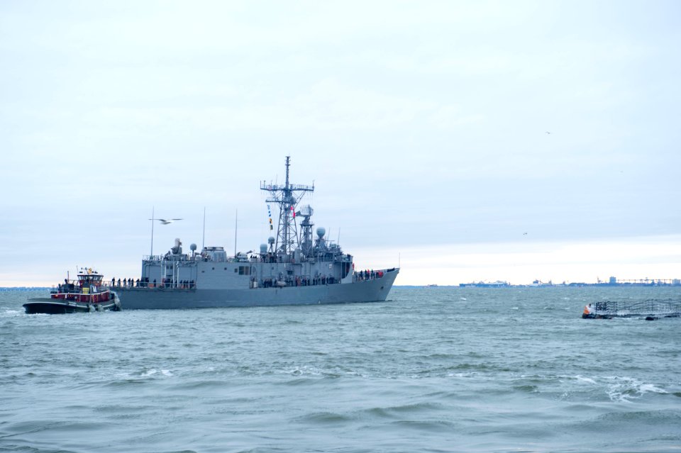 USS Kauffman departs for final deployment 150109-N-CE241-095