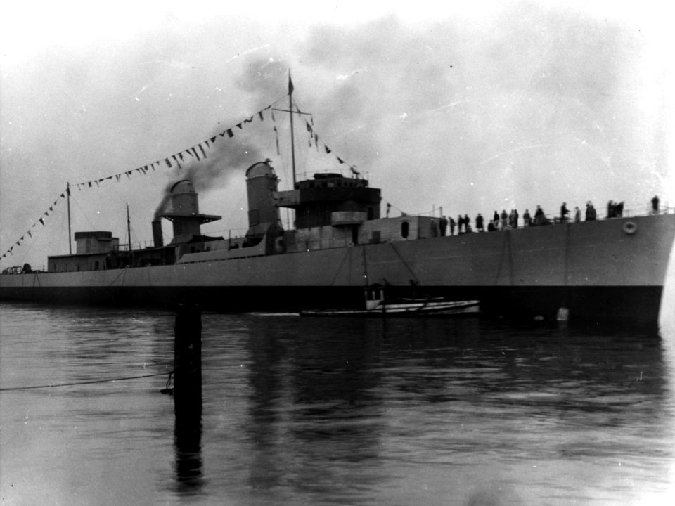 USS Johnston (DD-557) shortly after being launched at Seattle-Tacoma Shipbuilding Corporation, Seattle, Washington (USA), 25 March 1943 (NH 63498) photo