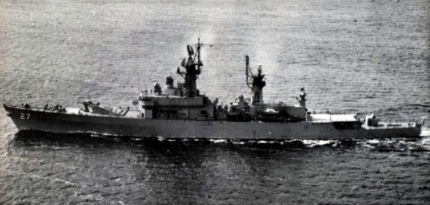 USS Josephus Daniels (DLG-27) underway during trials, in 1965