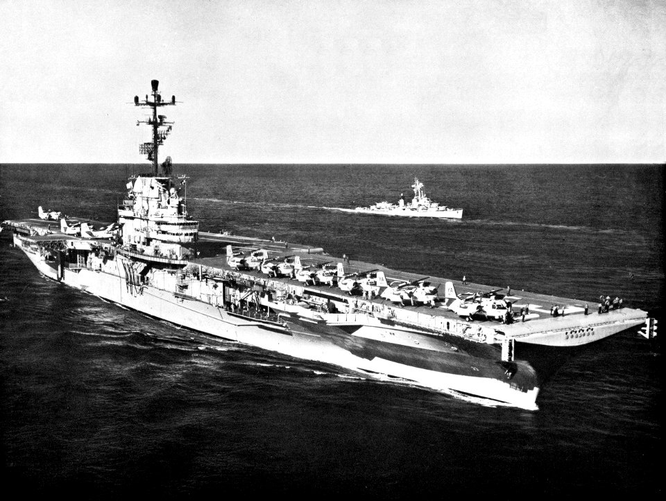 USS Kearsarge (CVS-33) underway c1959