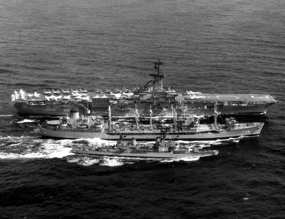 USS Kawishiwi (AO-146) refueling Bon Homme Richard (CVA-31) and Hollister (DD-788) 1963