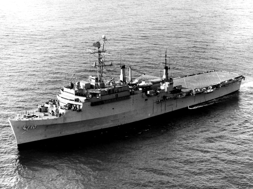 USS Juneau (LPD-10) underway, circa in 1969 (NH 107702)