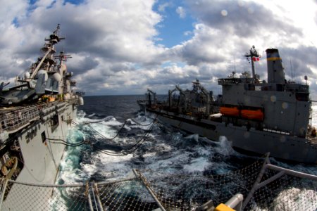 USS Kearsarge alongside USNS Big Horn. (8570975945)