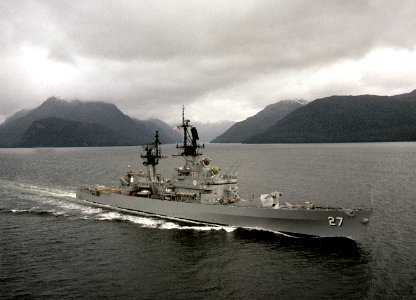 USS Josephus Daniels (CG-27) underway in the Strait of Magellan, 1 July 1990 (6475073)