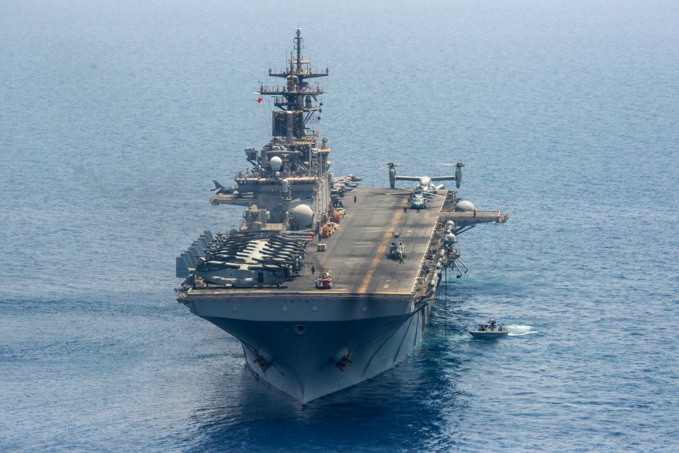 USS Kearsarge conducts small boat operations. (8938594327)