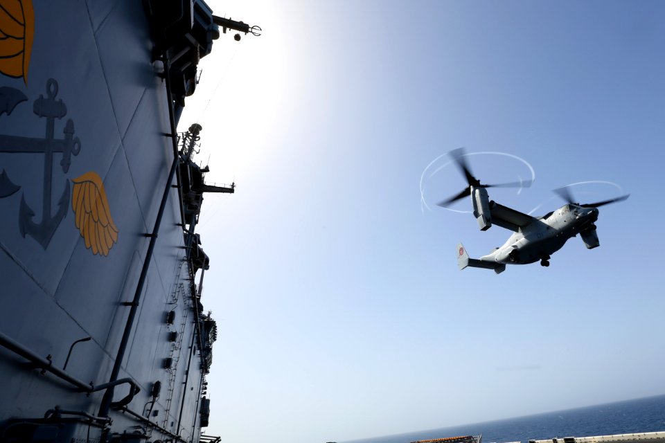 USS Kearsarge conducts flight operations. (8621840099)