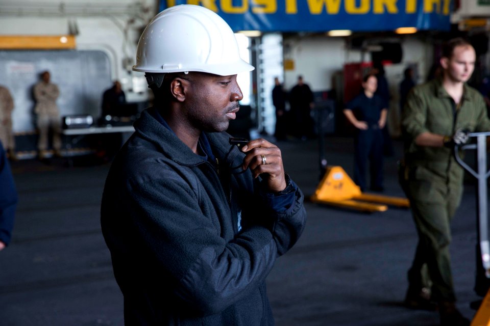 USS Kearsarge operations 151209-N-XJ788-061