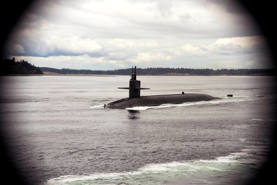 USS Kentucky Returns to Naval Base Kitsap-Bangor 160411-N-UD469-009