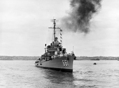 USS Kidd (DD-661) underway, circa in 1958 (NH 69844)