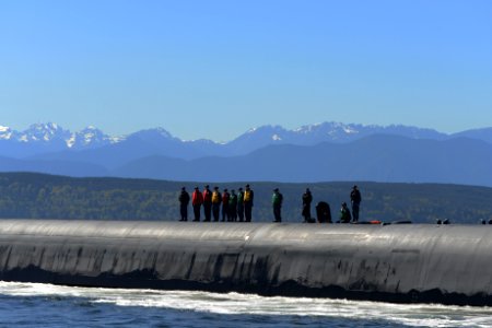 USS Kentucky (SSBN 737) returns to Bangor 150416-N-VZ328-089