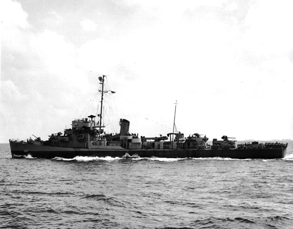 USS Kephart (DE-207) underway at sea, circa in early 1944