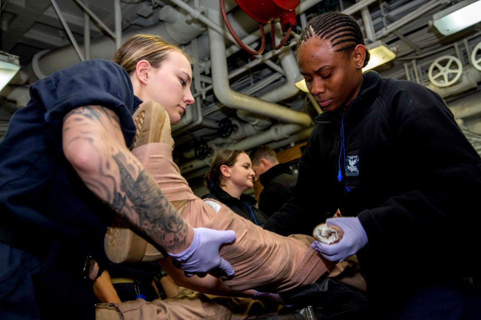USS Kearsarge activity 151216-N-XJ788-044
