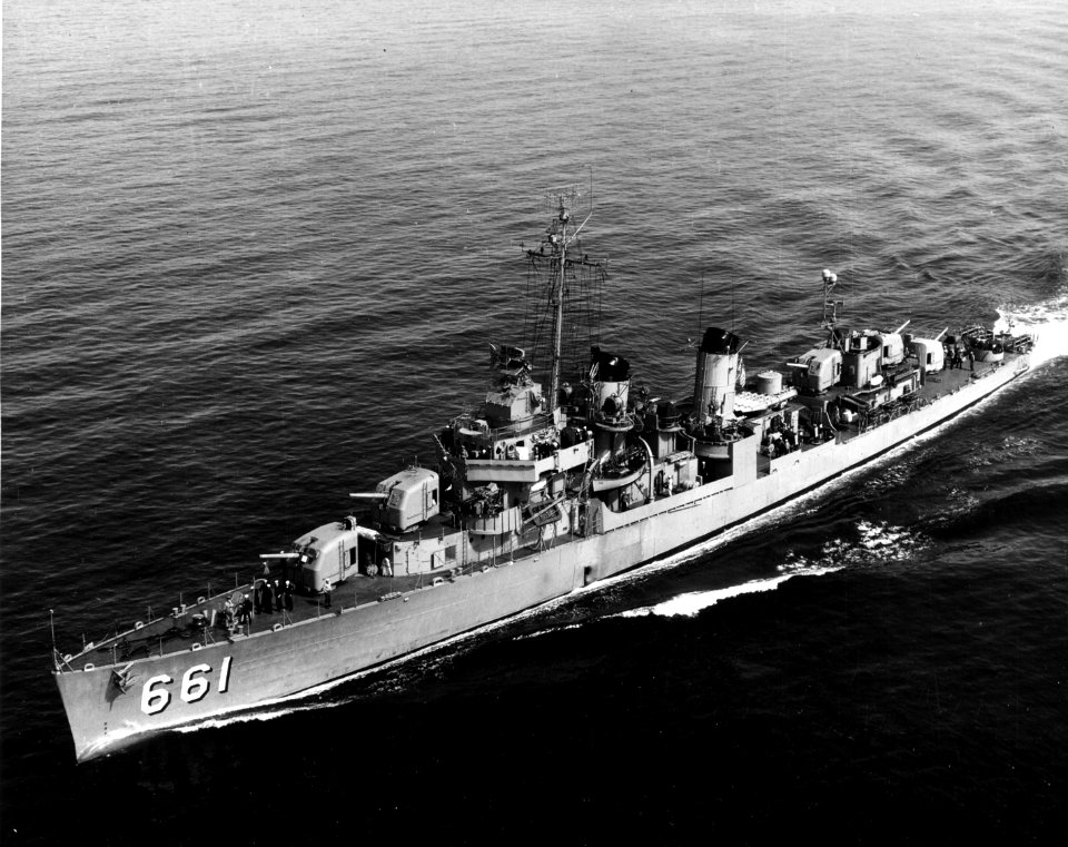 USS Kidd (DD-661) underway c1951