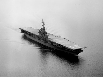 USS Kearsarge (CV-33) underway in April 1952