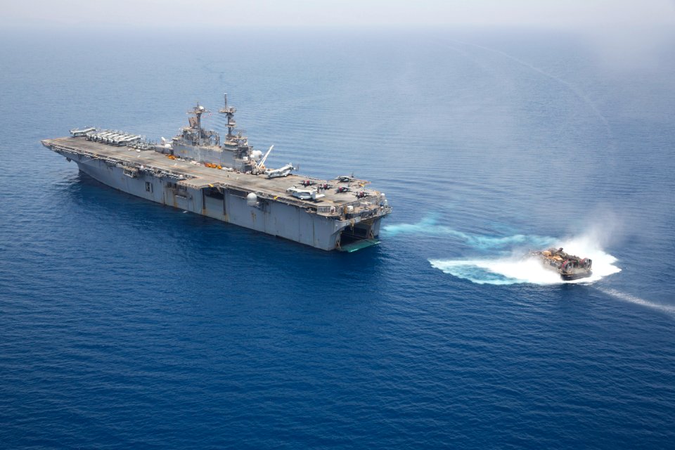 USS Kearsarge conducts small boat operations. (8939218028)