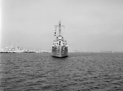 USS Kimberly (DD-521) underway on 29 September 1953 (24741979)